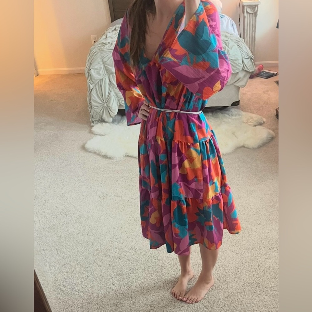 Gorgeous size medium flowy sundress, flattering. Only worn once